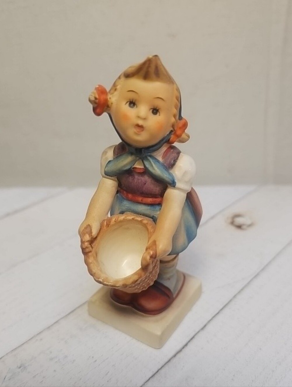 Vintage Goebel Hummel #73 Little Helper Figurine